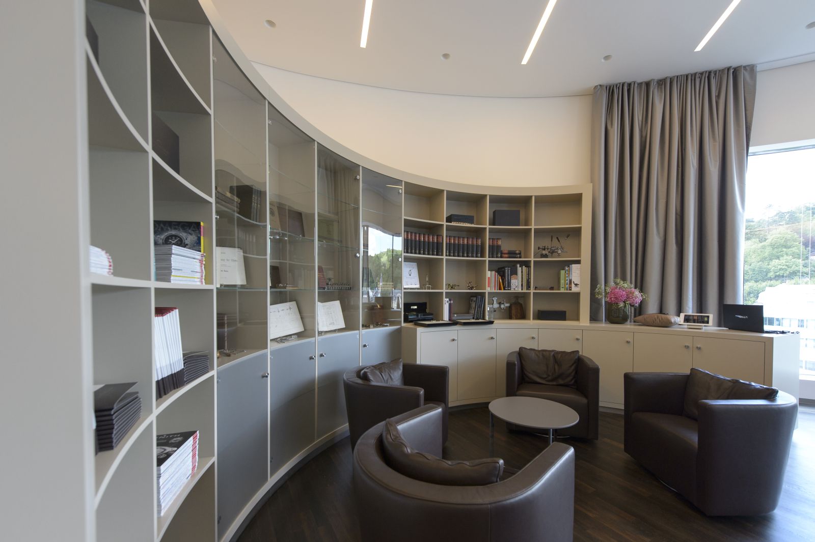 Einbauschrank mit Regalfächern